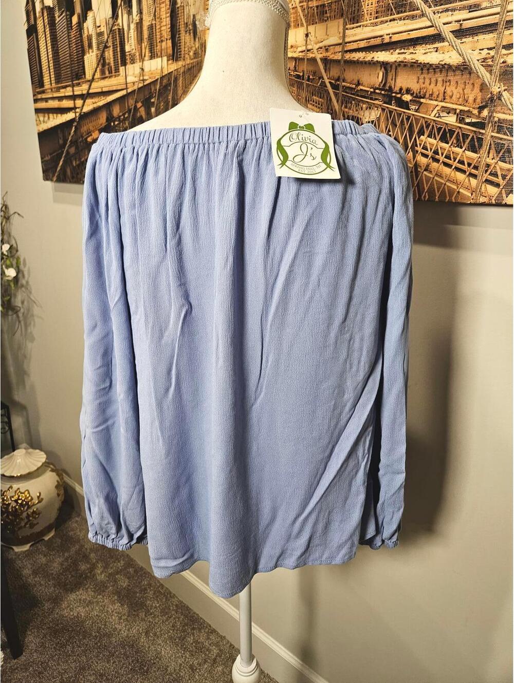 Olivia J's Light Blue Scoopneck Women's Blouse with Floral Embroidery L - Picture 2 of 7